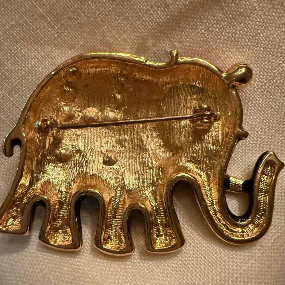 Vintage Elephant Brooch Enamel Black with Red and Clear Rhinestones and Gold - Picture 3 of 6
